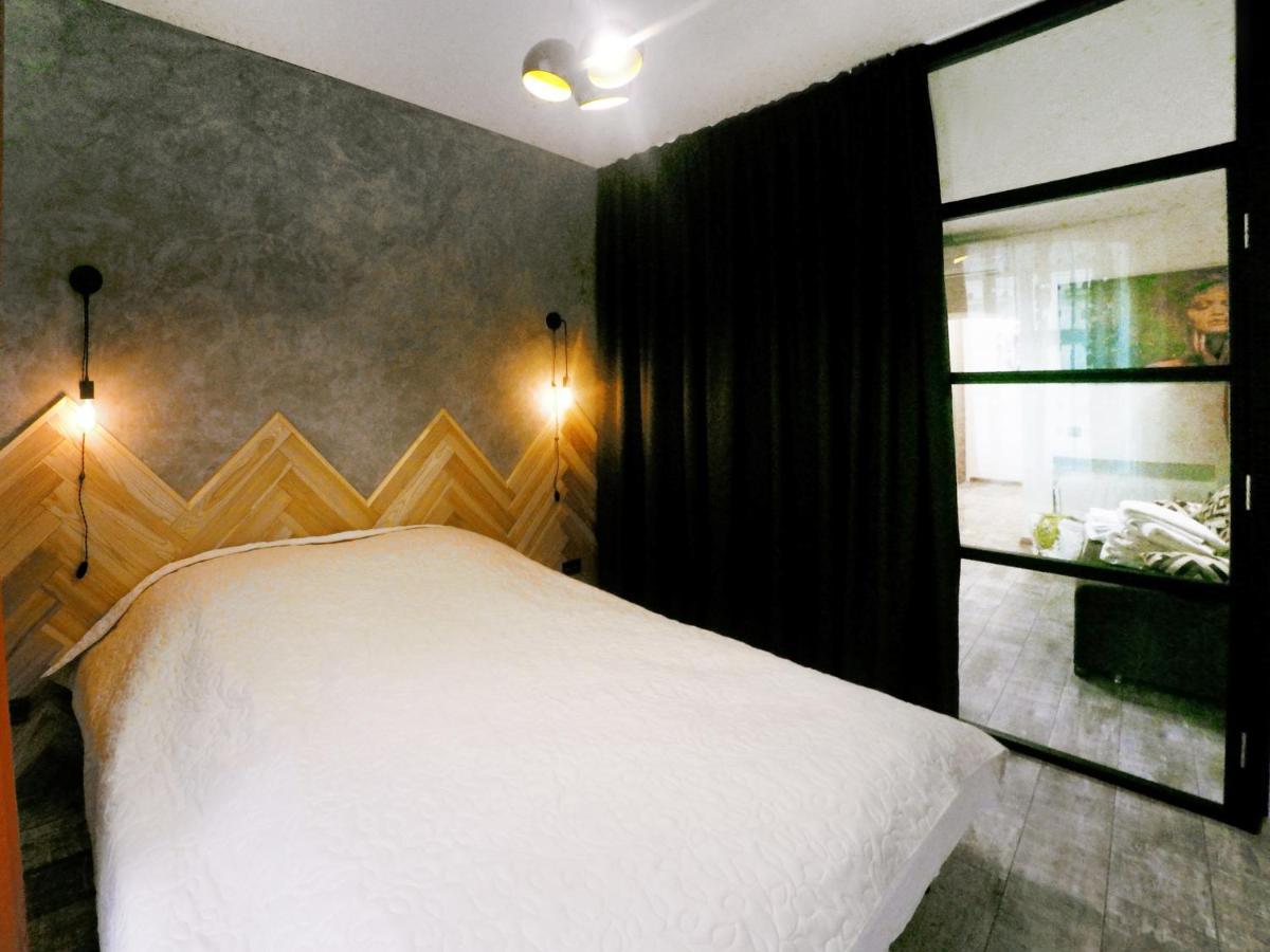 Lion King Lesya Ukrainka Apartment Lviv Ngoại thất bức ảnh